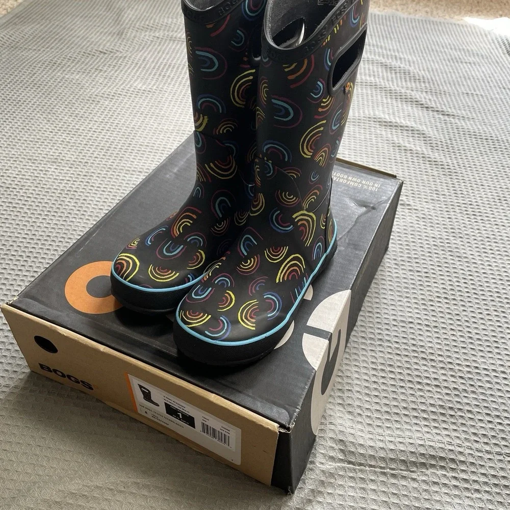 New Kids Bogs Rainbow Rain Boots Size 1 Black Multi Pull On